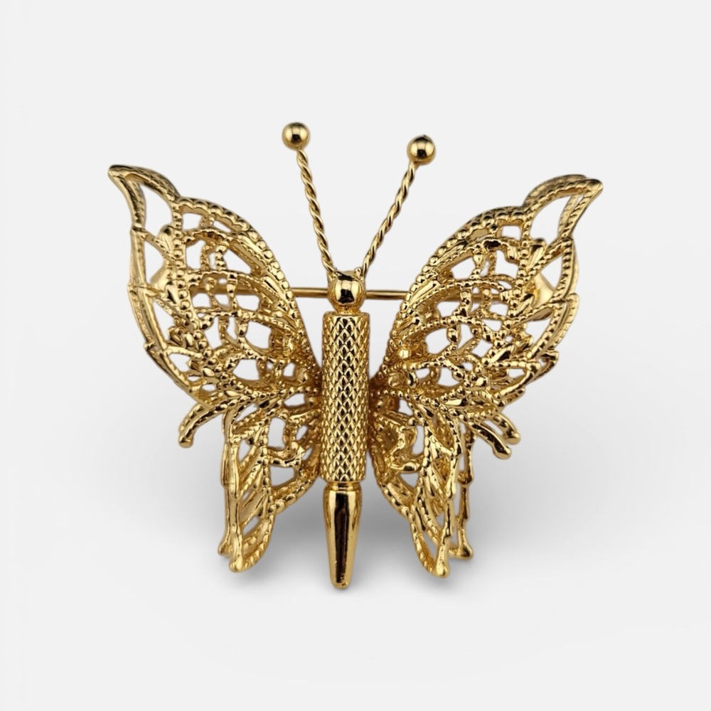Vintage Monet Elegant Gold tone filigree Butterfly Brooch in excellent condition